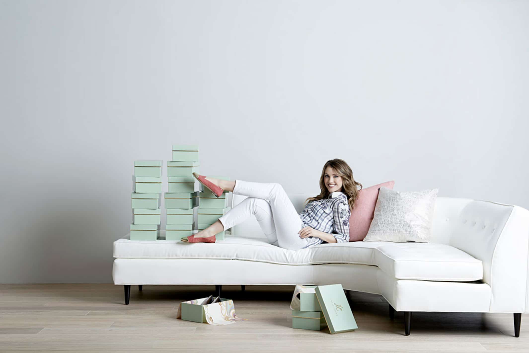 WO_Woman-Shoes-White Sectional
